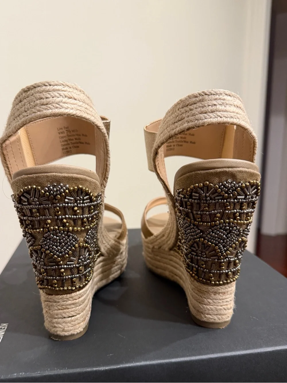 Kenneth Cole Reaction Live Fast Beaded Espadrille Wedges – Size 7.5